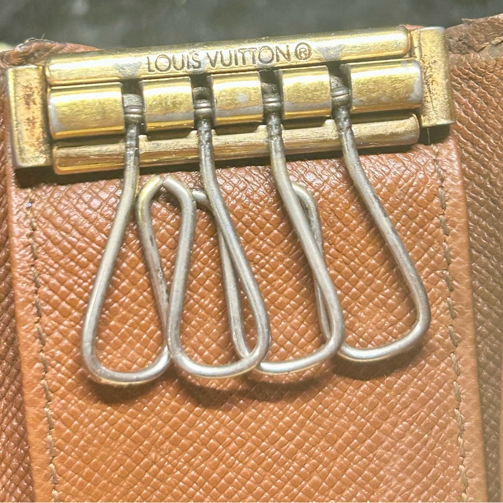SOLD 🎊🎊🎊Louis Vuitton key holder - Picture 9 of 11